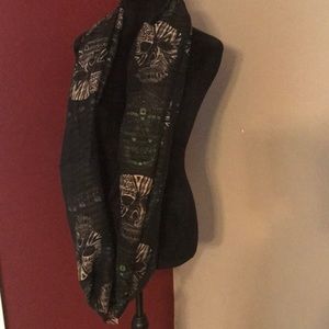 $4/20 🔥 Sugar skull infinity scarf black